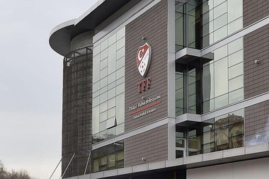 Atac armat la sediul Federaţiei Turce de Fotbal. S-au tras şapte gloanţe
