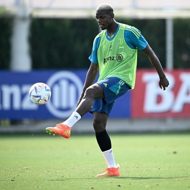 Paul Pogba a fost operat cu succes la meniscul drept. Participarea sa la Cupa Mondială, în dubiu