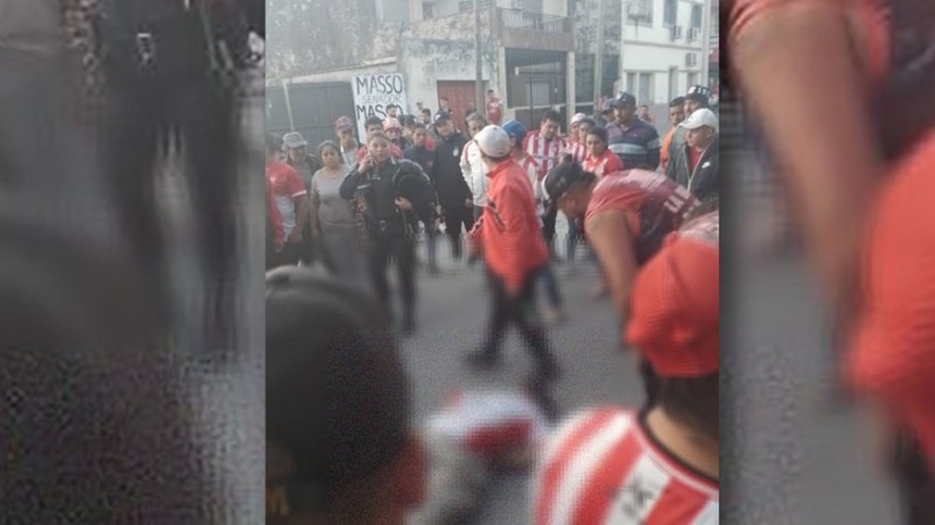 Un suporter a fost ucis în drum spre stadion, în liga secundă argentiniană