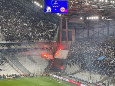 Marseille – Frankfurt: Un suporter german a fost rănit de o fumigenă. 17 persoane au fost reţinute după incidente