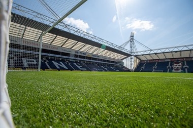 Preston North End a decis interdicţie pe viaţă pentru un fan care postat mesaje dure împotriva familiei regale. Ce a scris suporterul pe Twitter