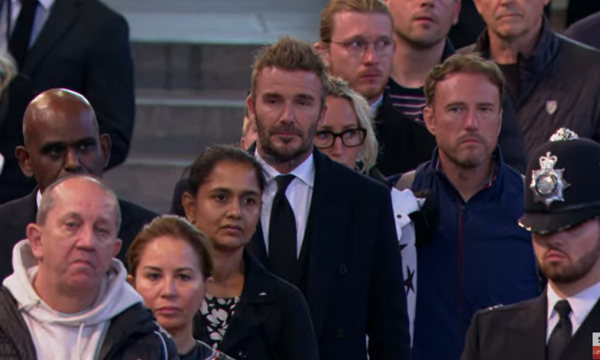David Beckham a stat la coadă 13 ore pentru a-i aduce omagiu reginei Elizabeth a II-a la Westminster Hall - VIDEO