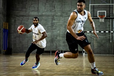 Baschet masculin: U BT Cluj a pierdut finala cu BC Peristeri la Turneul ”Nikos Fasouras” în Grecia
