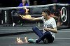 Un activist de mediu şi-a dat foc la un braţ pe teren, în timpul unui meci de la Laver Cup – VIDEO