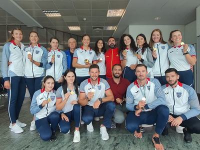 Canotorii români campioni mondiali au revenit în ţară de la Racice. Elisabeta Lipă: Vorbim de fenomene. Simona noastră este cum e David Popovici în nataţie
