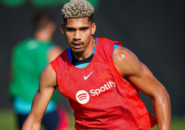 FC Barcelona: Araujo va fi operat la un tendon la coapsa dreaptă / Jucătorul ratează Cupa Mondială