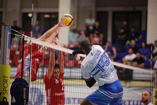 Volei masculin: Dinamo Bucureşti - Arcada Galaţi, în finala Supercupei României