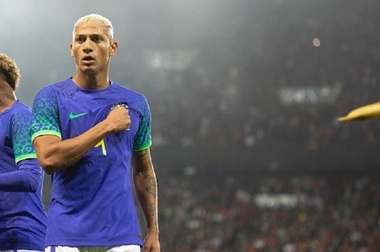 Brazilia a învins cu 5-1 Tunisia într-un meci amical. O banană, aruncată din tribună către Richarlison. Reacţia confederaţiei braziliene - VIDEO