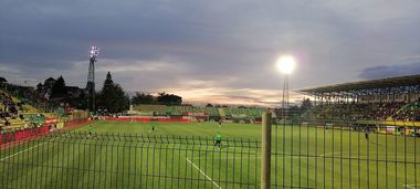 Meciul CS Mioveni - FC U Craiova 1984 a început cu o întârziere de aproximativ 30 de minute din cauza unor probleme la nocturnă