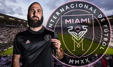 Gonzalo Higuain şi-a anunţat retragerea din fotbal