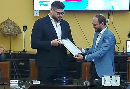 Alin Alexuc a primit diploma de cetăţean de onoare al municipiului Botoşani – VIDEO