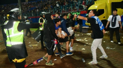 Şase persoane au fost inculpate după busculada sângeroasă din Indonezia