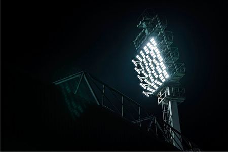 Franţa reduce consumul de electricitate la stadioane: nocturnele vor fi aprinse mai puţine ore