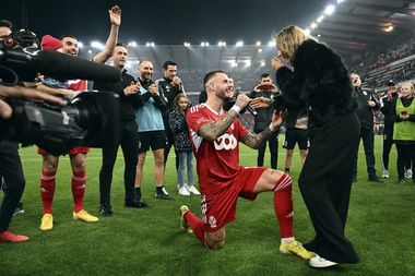 Belgia: Donnum (Standard Liege) şi-a cerut iubita în căsătorie după meciul cu Andelecht - VIDEO - 