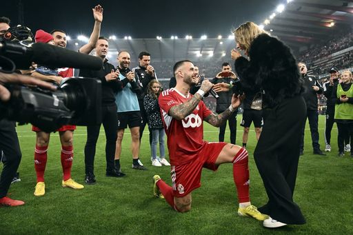 Belgia: Donnum (Standard Liege) şi-a cerut iubita în căsătorie după meciul cu Andelecht - VIDEO - 