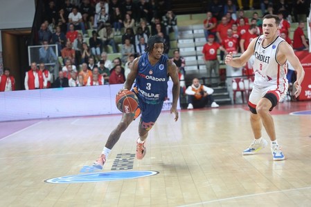 Baschet masculin: CSM Oradea, victorie în retur de Cholet Basket şi e lider în grupa E din FIBA Europe Cup