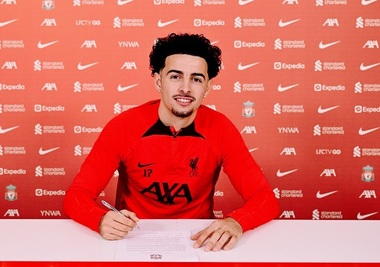 Curtis Jones, care activează de la vârsta de 9 ani la Liverpool, a semnat un nou contract cu clubul englez