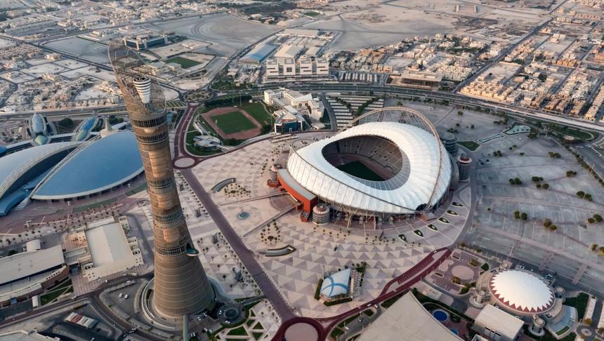 DOCUMENTAR: Cupa Mondială 2022. Oamenii care au făcut Qatarul să strălucească se luptă acum pentru supravieţuire