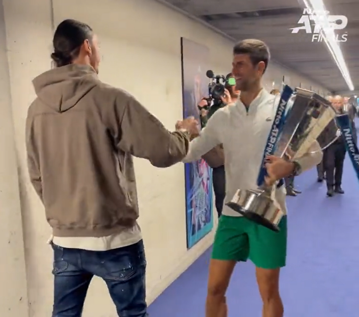 Novak Djokovici, felicitat după victoria de la Turneul Campionilor de unul dintre marii susţinători ai săi, Zlatan Ibrahimovici - VIDEO