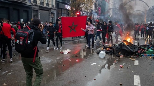 Incidente la Bruxelles şi la Anvers după victoria Marocului în meciul cu echipa Canadei, de la Cupa Mondială. Zeci de persoane au fost arestate