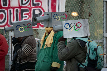 JO 2024: Manifestaţie împotriva Jocurilor Olimpice, în faţa sediului Comitetului de Organizare 