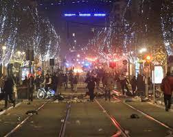 Cupa Mondială: Incidente după Franţa - Maroc. Peste 100 de persoane au fost arestate. Un copil de 14 ani a fost călcat de o maşină
