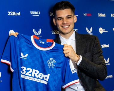 Ianis Hagi a semnat un nou contract cu Glasgow Rangers. Fotbalistul român, elogiat de antrenorul Michael Beale