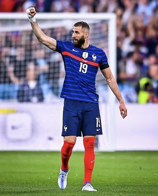 În ziua în care împlineşte 35 de ani, Benzema lasă să se înţeleagă că se retrage din naţionala Franţei