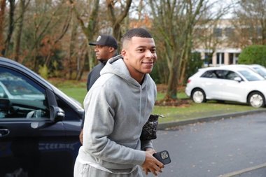 La două zile de la reîntoarcerea Franţei din Qatar, Kylian Mbappe a revenit la antrenamentele echipei Paris Saint-Germain - VIDEO