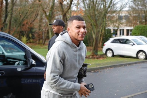 La două zile de la reîntoarcerea Franţei din Qatar, Kylian Mbappe a revenit la antrenamentele echipei Paris Saint-Germain - VIDEO