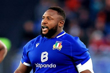 Rugby: Jucătorul de la Benetton care i-a dăruit o banană putredă unui coleg de origine africană a fost suspendat