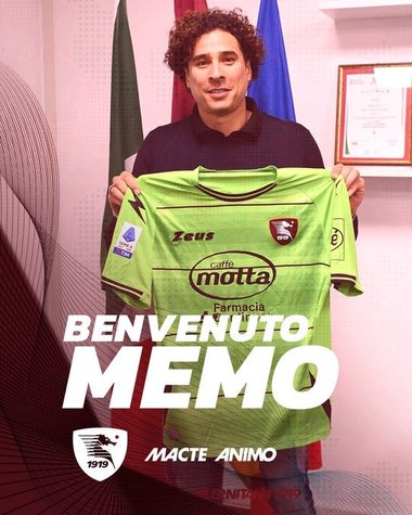 Portarul mexican Guillermo Ochoa a semnat cu Salernitana