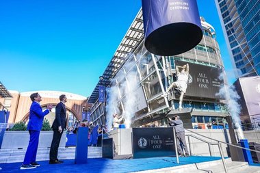 Statuie a starului NBA Dirk Nowitzki, dezvelită la arena echipei Dallas Mavericks - VIDEO