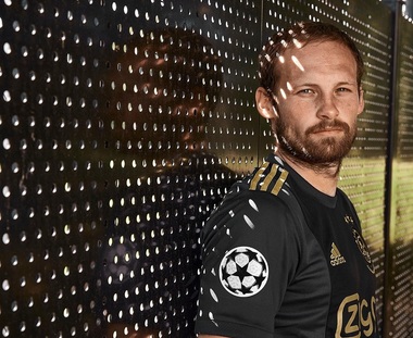 Daley Blind se desparte de Ajax Amsterdam
