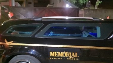 Sicriul cu trupul neînsufleţit al "Regelui" Pele a părăsit spitalul din Sao Paulo şi a ajuns la stadionul Vila Belmiro din Santos. Urmează un priveghi de 24 de ore - VIDEO