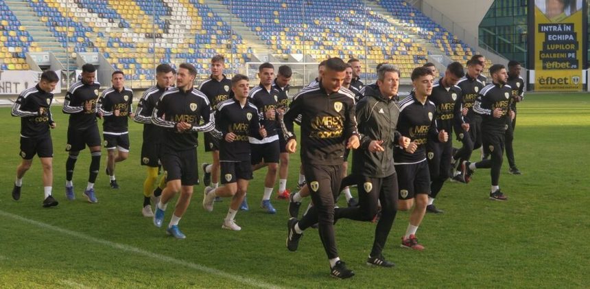 FC Petrolul s-a reunit. 26 de jucători la primul antrenament al anului. Trei noutăţi în lot
