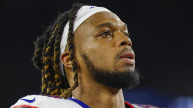 NFL: Damar Hamlin este în continuare în stare critică, dar sunt semne de îmbunătăţire a stării sale