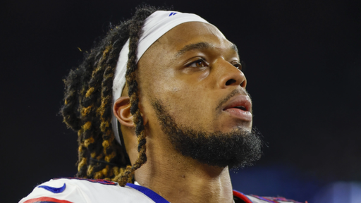 NFL: Damar Hamlin este în continuare în stare critică, dar sunt semne de îmbunătăţire a stării sale