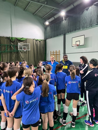 José Francisco Filho, cunoscut şi ca „Pelé do Vôlei”, a venit în România, la invitaţia Cristinei Pîrv. El va preda lecţii de volei