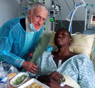 Didier Deschamps a vizitat în spital un fotbalist care a suferit un atac cardiac pe teren