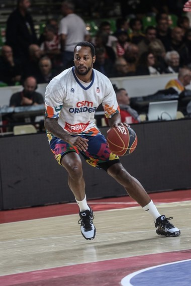Baschet masculin: Justin Carter, de la CSM Oradea, operat de ruptură parţială de menisc