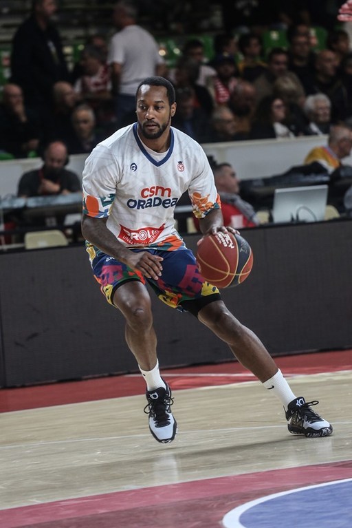 Baschet masculin: Justin Carter, de la CSM Oradea, operat de ruptură parţială de menisc