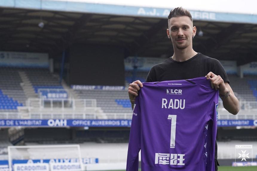 Ionuţ Radu, împrumutat de Inter la Auxerre. El va purta numărul 1