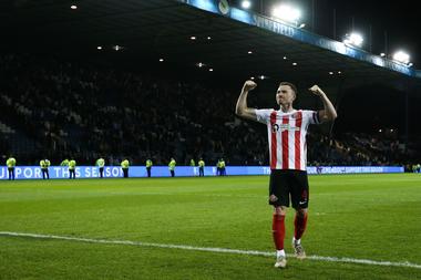 Sezon încheiat pentru căpitanul echipei Sunderland, accidentat la genunchi