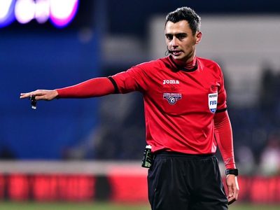 Horaţiu Feşnic arbitrează meciul FCSB - Farul, de duminică, din Superligă