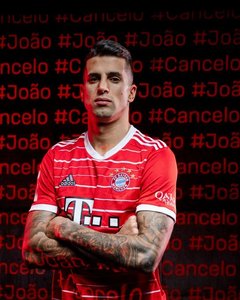 Bayern Munchen l-a împrumutat pe fundaşul portughez Joao Cancelo de la Manchester City