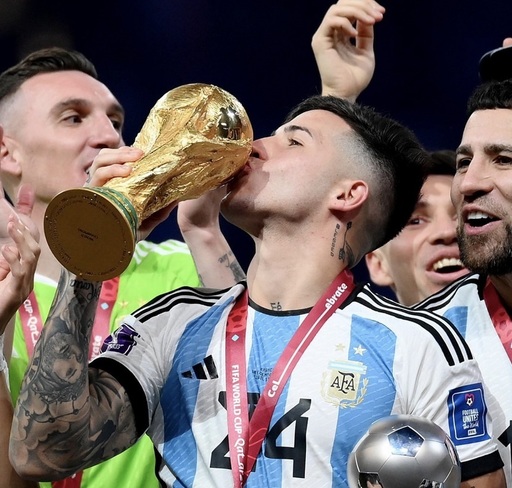 Chelsea l-a achiziţionat pe campionul mondial Enzo Fernandez de la Benfica. Suma de transfer este una record pentru Marea Britanie