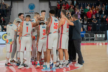 Baschet masculin: CSM Oradea, înfrângere cu liderul Anwil, în grupa L a FIBA Europe Cup