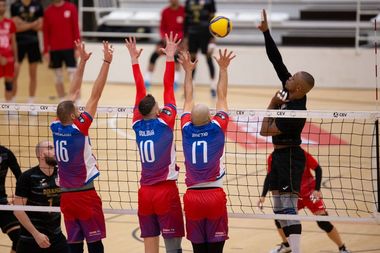 Volei masculin: Steaua Bucureşti - Dinamo Bucureşti, scor 3-2, în derby-ul Diviziei A