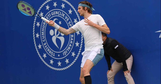 Tenis: Kazahul Bublik a distrus trei rachete în 26 de secunde la turneul de la Montpellier - VIDEO